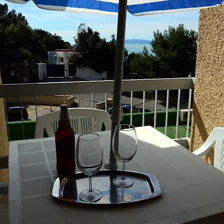 Brigitta Flat アパート *